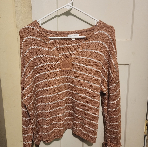 Top - Picture 2 of 2